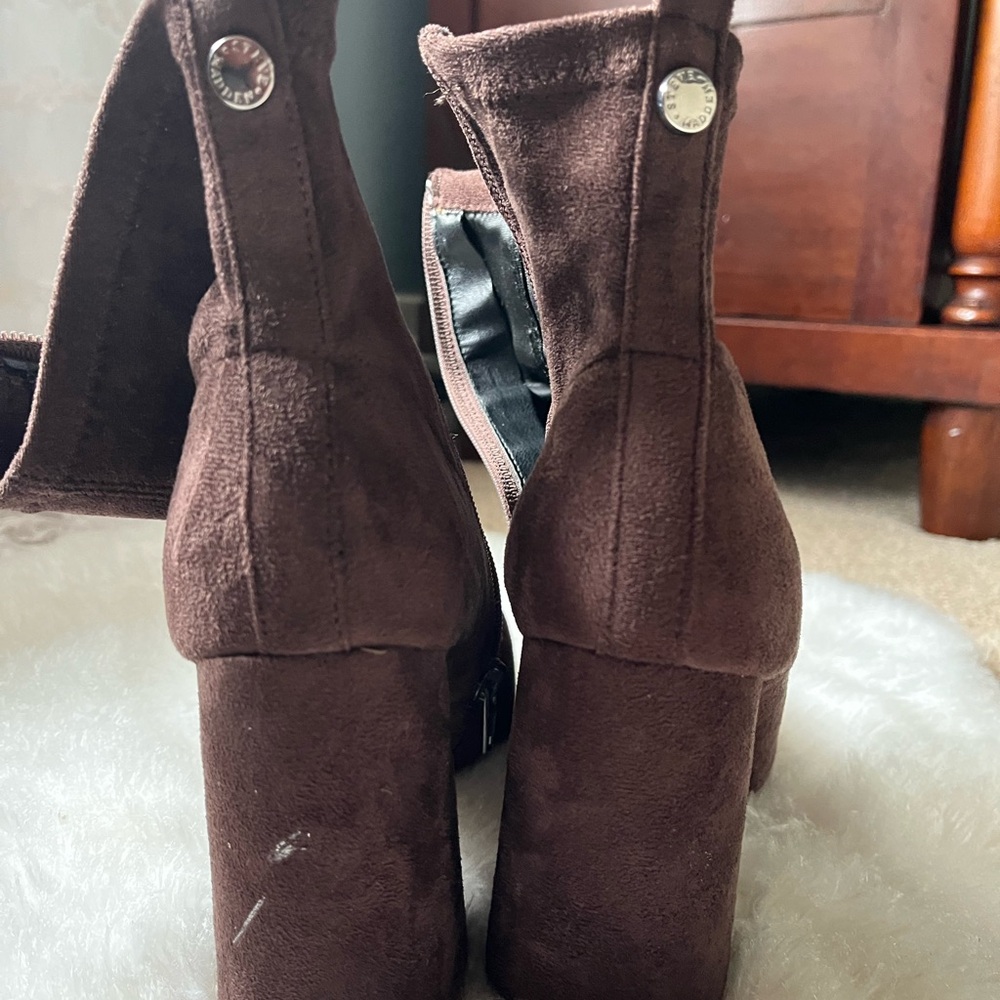 Steve Madden size 9Brown Suede Ankle Boots - Picture 4 of 7